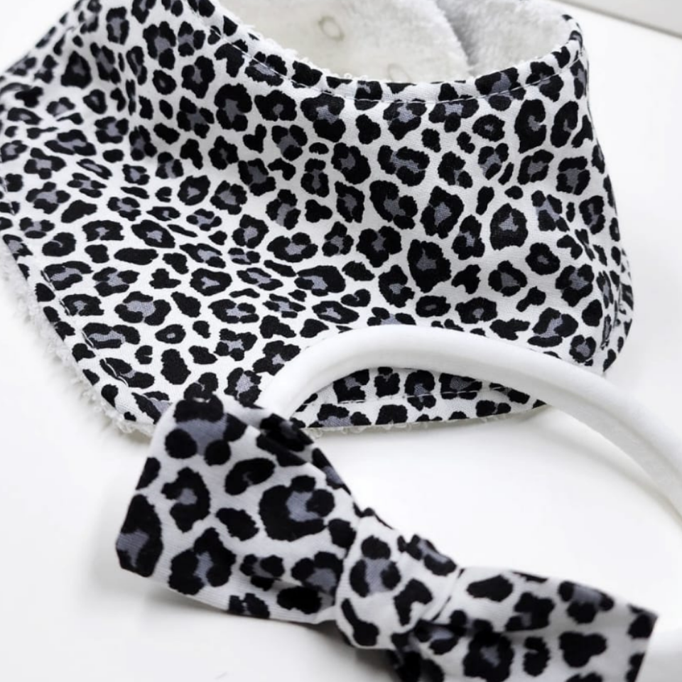 Le Petit Dodo Black Leopar  %100 Pamuk El Yapımı Bebek Salya Önlüğü ve Saç Bandı – 0‑24 Ay