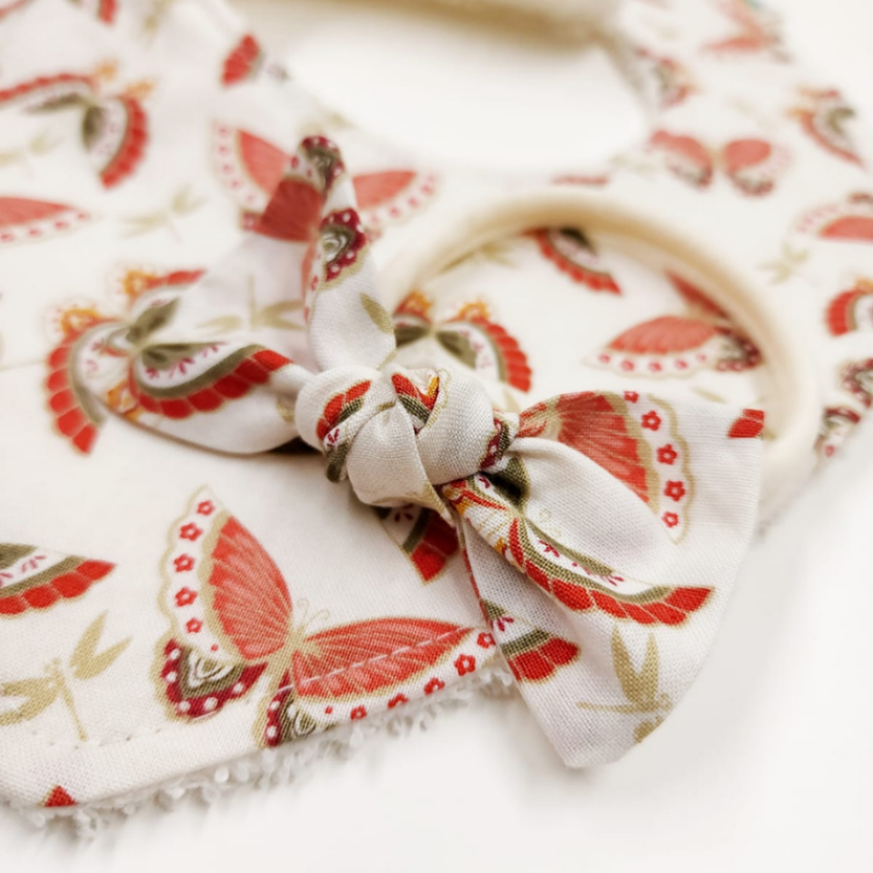 Butterfly %100 Pamuk Mama Önlüğü ve Saç Bandı – 0‑24 Ay El Yapımı, Emici ve Yumuşak