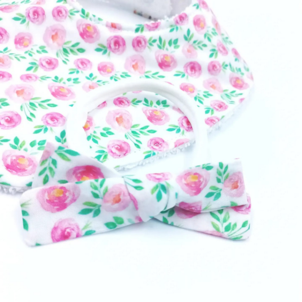 Rosie %100 Pamuk Mama Önlüğü ve Saç Bandı – 0‑24 Ay El Yapımı, Emici ve Yumuşak