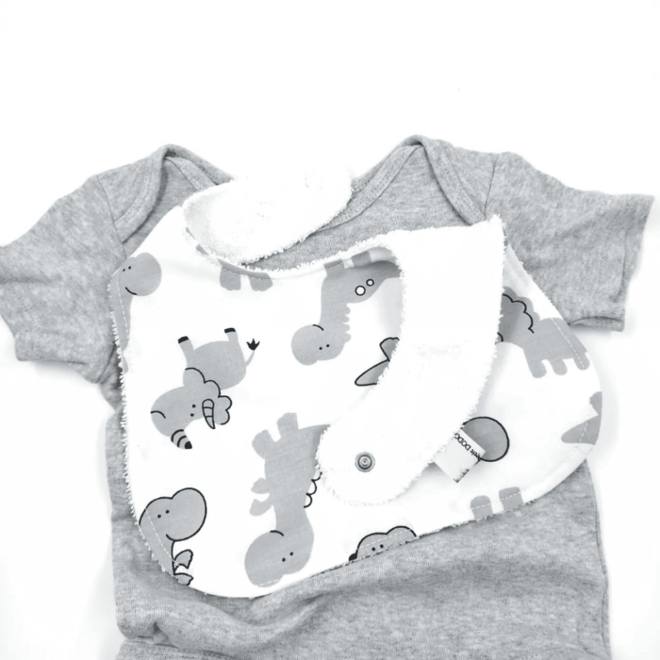 Dino %100 Pamuk Mama Önlüğü – 0‑24 Ay El Yapımı, Emici ve Yumuşak