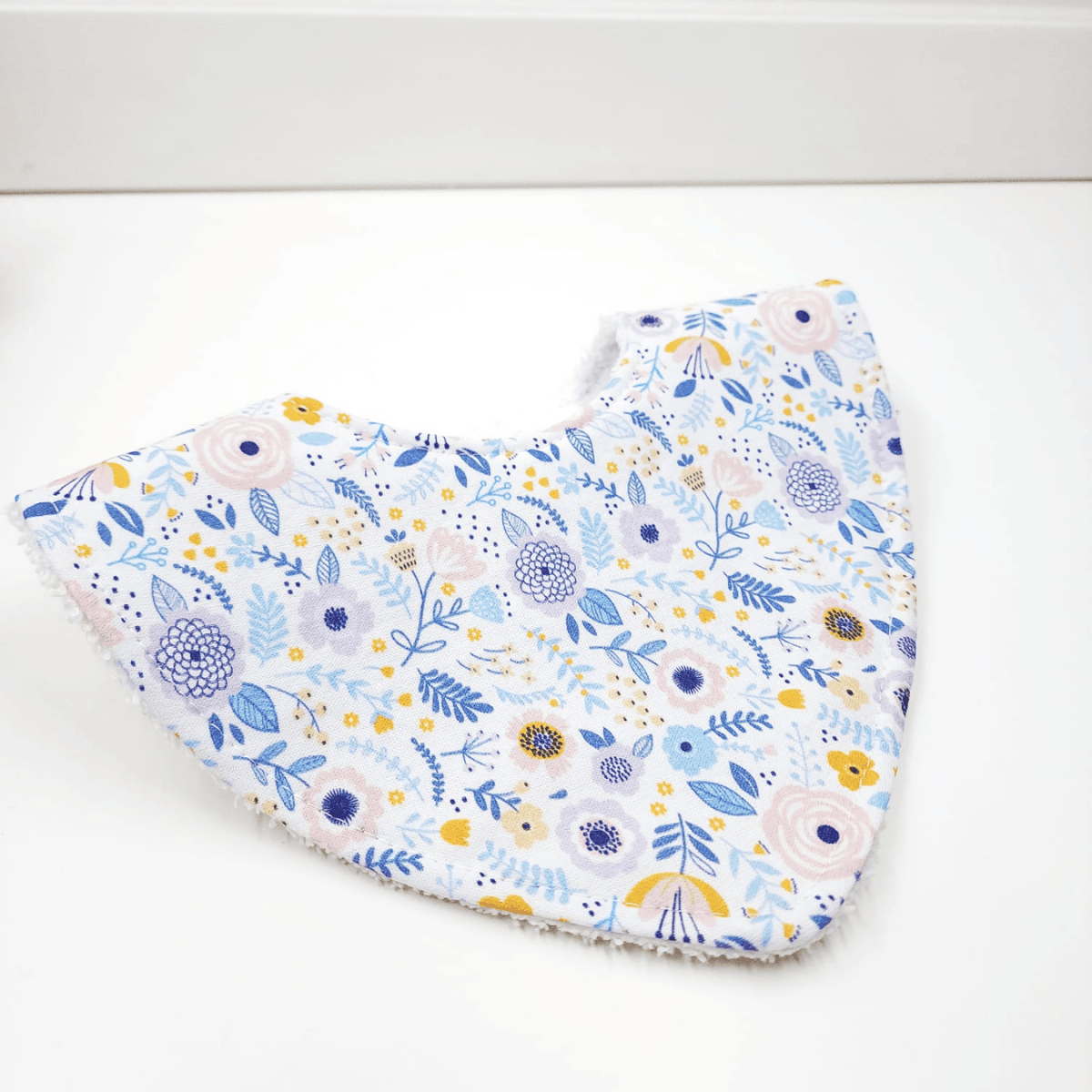 Le Petit Dodo Daisy %100 Pamuk Mama Önlüğü – 0‑24 Ay El Yapımı, Emici ve Yumuşak