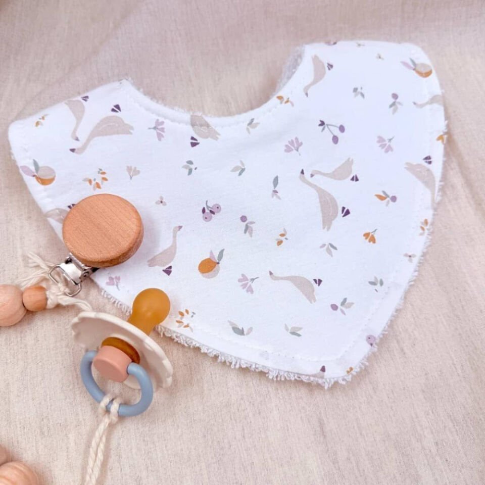 Goose %100 Pamuk Mama Önlüğü – 0‑24 Ay El Yapımı, Emici ve Yumuşak