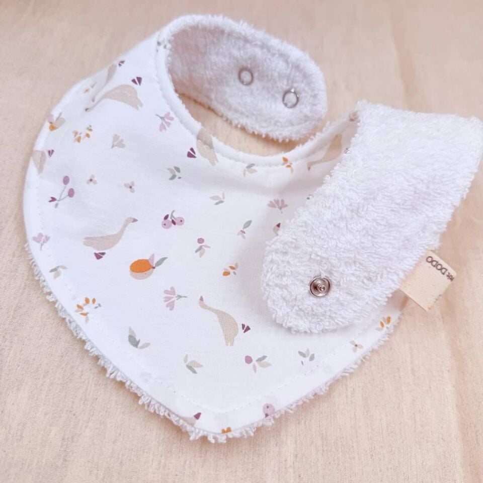 Le Petit Dodo Goose %100 Pamuk Mama Önlüğü – 0‑24 Ay El Yapımı, Emici ve Yumuşak