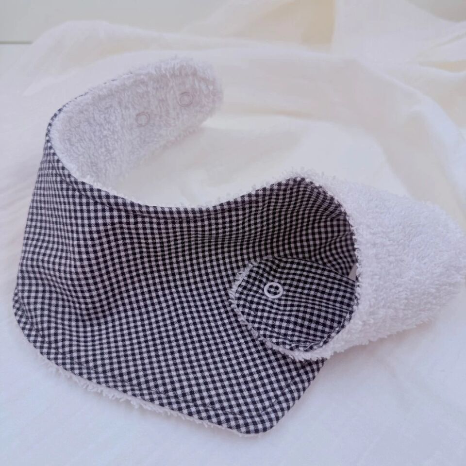 Lacivert Pötikare %100 Pamuk El Yapımı Bebek Salya Önlüğü – 0‑24 Ay