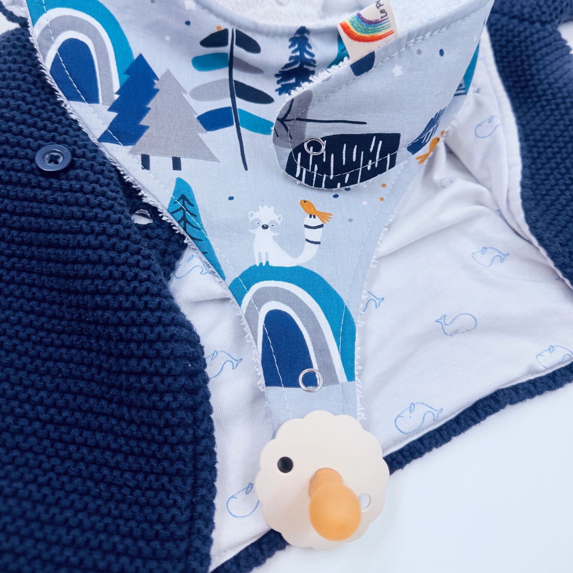 Le Petit Dodo Luca Emzik Tutuculu Bebek Önlüğü