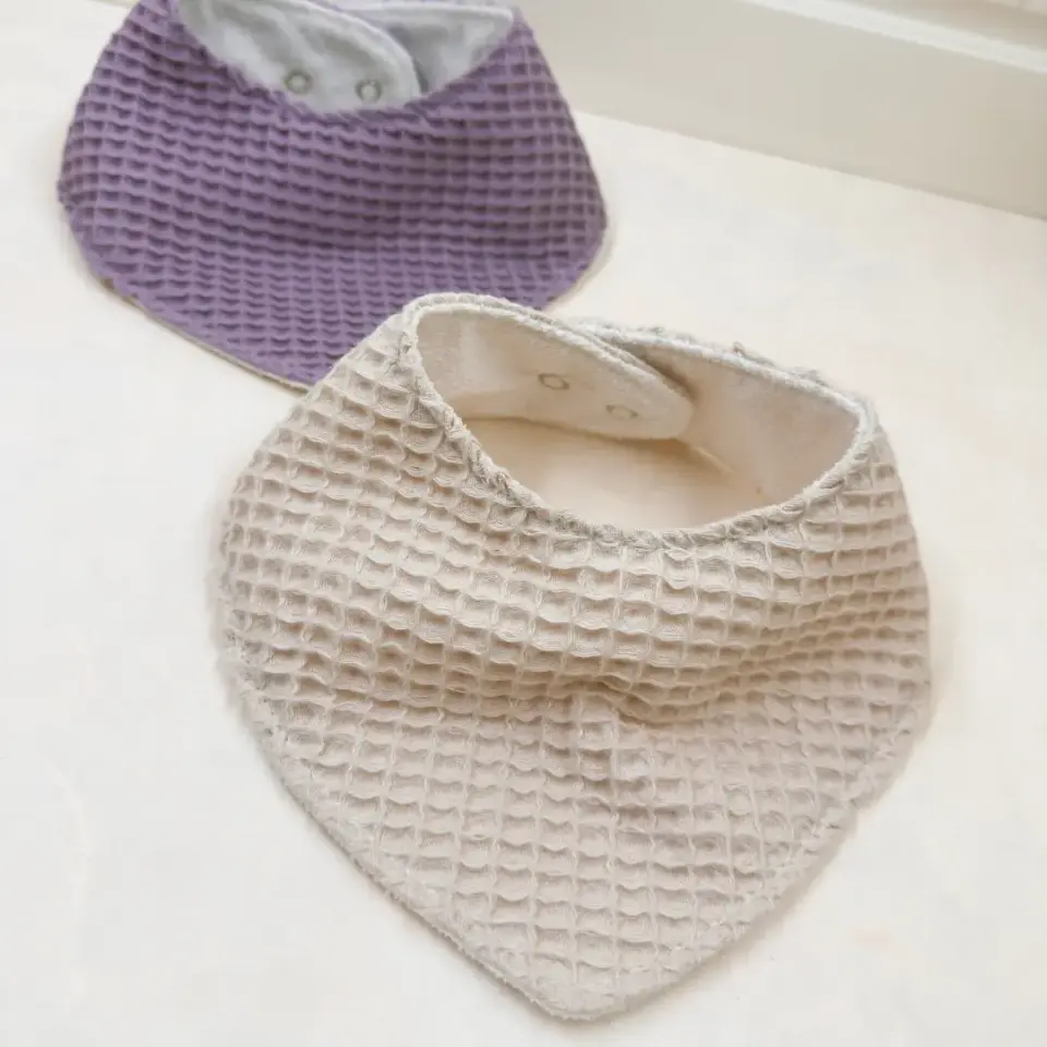 Le Petit Dodo 2'li Su Geçirmez Lila Bej El Yapımı Bebek Salya Önlüğü – 0‑24 Ay