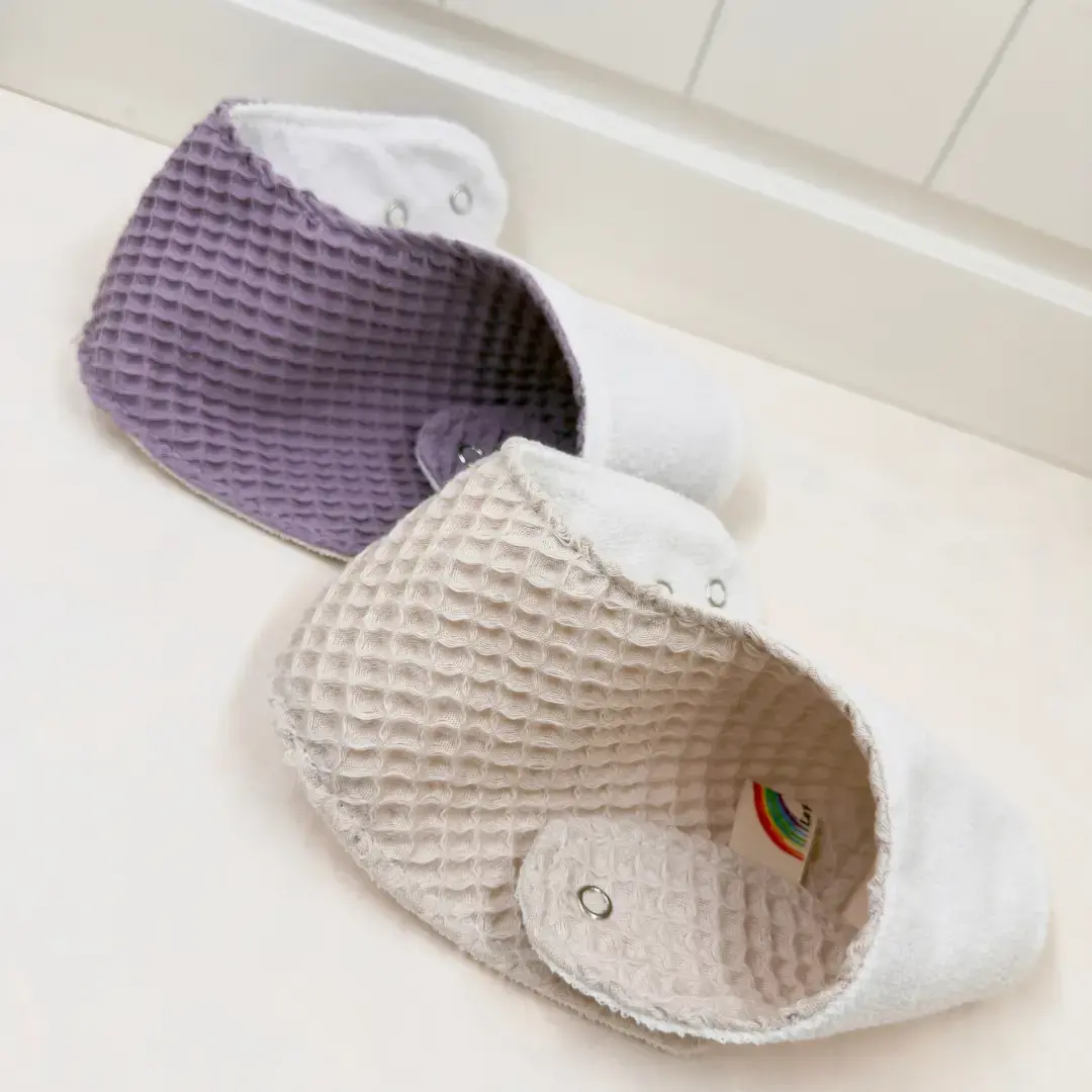 Le Petit Dodo 2'li Su Geçirmez Lila Bej El Yapımı Bebek Salya Önlüğü – 0‑24 Ay