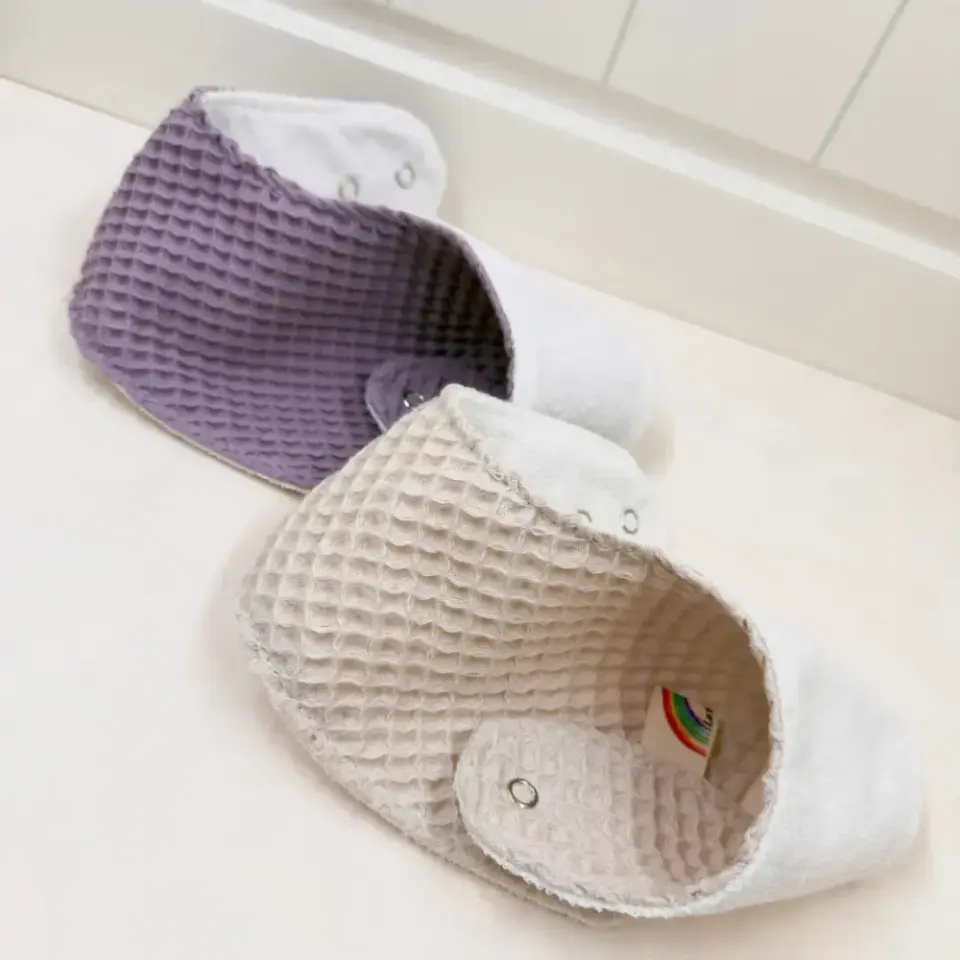 2'li Su Geçirmez Lila Bej El Yapımı Bebek Salya Önlüğü – 0‑24 Ay